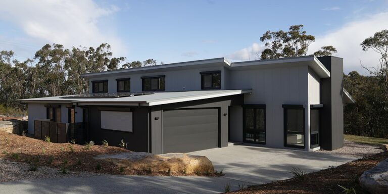 Daily Mail, Sept 2019 – Blue Eco Homes house in the Blue Mountains has Australia’s highest bushfire rating